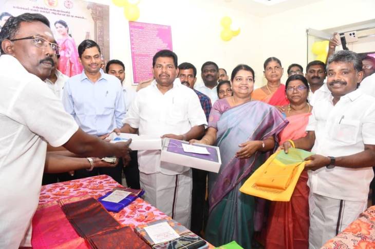 தூத்துக்குடியில் தீபாவளி கதர் சிறப்பு விற்பனைக்கு துவக்க விழா!!
