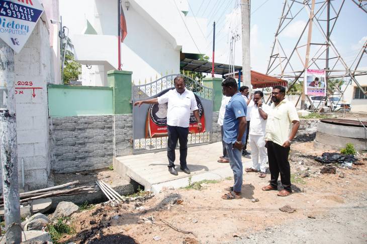 “மழைக்கு முன் மேயர் ஜெகன் அதிரடி ஆய்வு – குறிஞ்சி நகர் வடிகால் பணிகள் வேகமெடுக்கும்!”