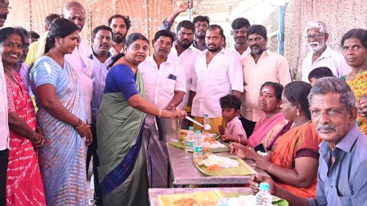 கரிக்களம் முனீஸ்வரர் ஆலயத்தில் அன்னதான விழா: அமைச்சர் கீதாஜீவன் தொடக்கி வைத்தார்!!
