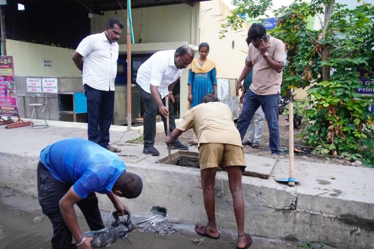மழைநீர் அகற்றும் பணிகள் தீவிரம் – தூத்துக்குடியில் மேயர் நேரில் ஆய்வு!!