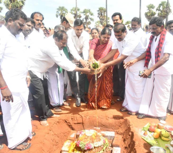 வேம்பாரில் ரூ.5.29 கோடி மதிப்பில் புதிய கருப்பட்டி மற்றும் பனைப்பொருட்கள் குறுங்குழும கட்டிடம் – அடிக்கல் நாட்டிய அமைச்சர் கீதா ஜீவன்!!
