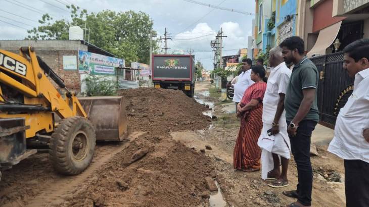 கனமழையில் சேதமான கதிர்வேல் நகர் சாலை – பொதுமக்கள் கோரிக்கைக்கு உடனடி பதில் – நேரில் ஆய்வு செய்து நடவடிக்கை எடுத்த அமைச்சர் கீதா ஜீவன்!