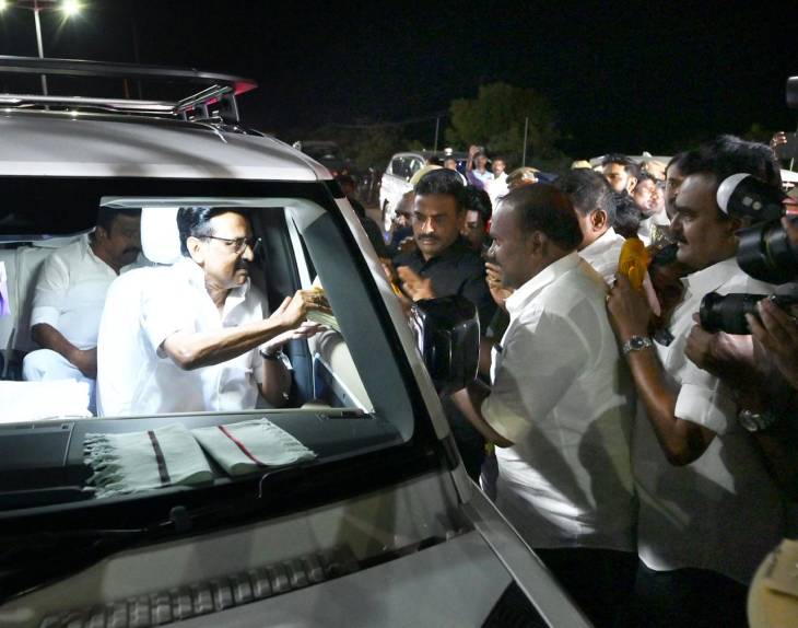 “முதல்வரை பாசமுடன் வரவேற்றார் மேயர் ஜெகன் பெரியசாமி!”
