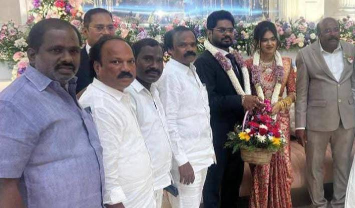 சத்தியம் தொலைக்காட்சி உரிமையாளர் மகன் திருமணத்தில் கலந்து கொண்ட புரட்சி பாரதம் கட்சி தலைவர் டாக்டர் பூவை எம். ஜெகன்மூர்த்தியார்!!