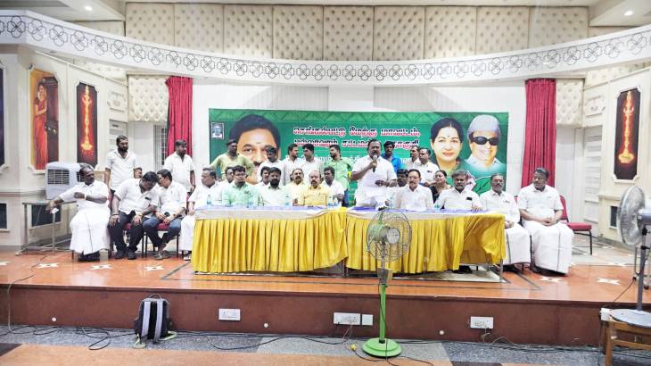 முன்னாள் அமைச்சர் சி.த.செல்லப்பாண்டியன் தலைமையில் பல்லாவரத்தில் அதிமுக ஆலோசனைக் கூட்டம் சிறப்பாக நடைபெற்றது!
