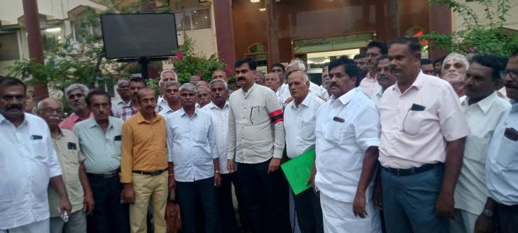 தூத்துக்குடியில் பல்வேறு கோரிக்கைகள் குறித்து மாவட்ட ஆட்சியரை சந்தித்த துரை வைகோ – முன்னாள் ராணுவ வீரர்களுக்காக நினைவு ஆலயம் அமைக்க பரிந்துரை!!
