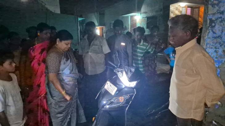 இனிகோ நகர் தீ விபத்தில் பாதிக்கப்பட்ட குடும்பத்தினருக்கு ஆறுதல் கூறிய அமைச்சர் கீதா ஜீவன்!!