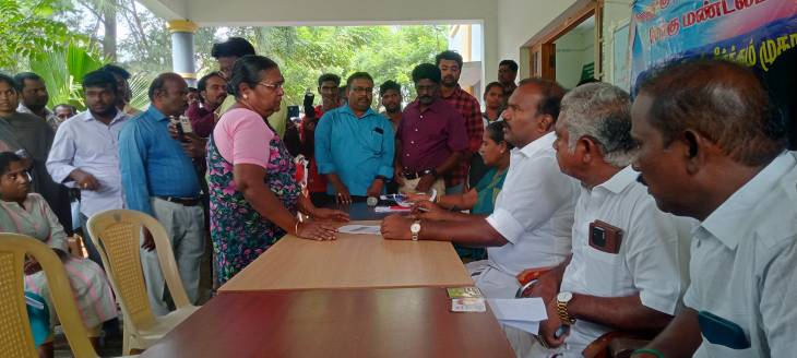 தூத்துக்குடி மாநகராட்சி மேற்கு மண்டலத்தில் மேயர் ஜெகன் பெரியசாமி தலைமையில் பொதுமக்கள் குறைதீர்க்கும் முகாம்!!