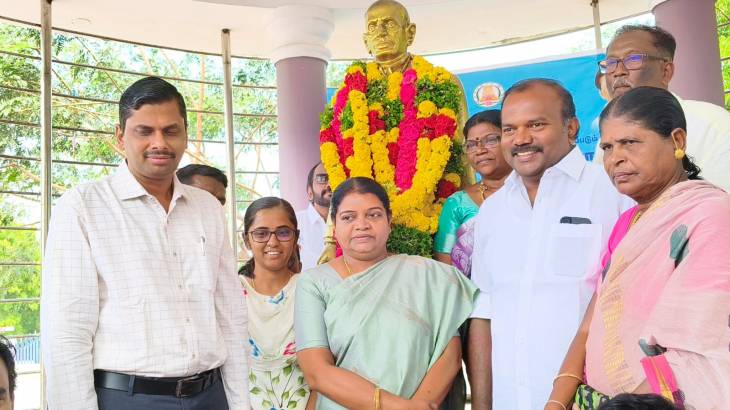 அமைச்சர் கீதாஜீவன் தலைமையில் குரூஸ் பர்னாந்து திருவுருவச் சிலைக்கு அரசு மரியாதை!!