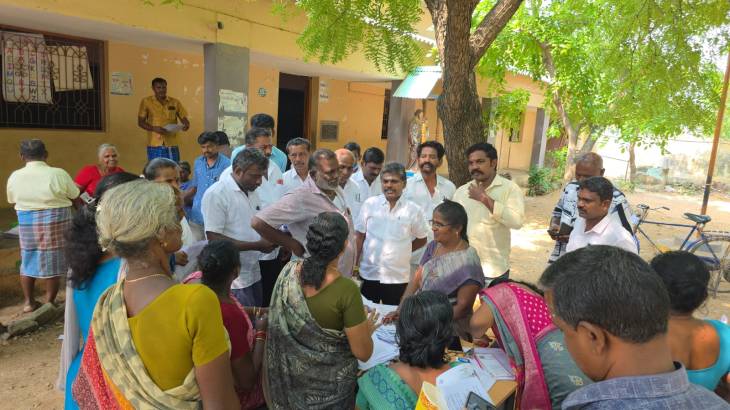 ஒட்டப்பிடாரத்தில் வாக்காளர் பட்டியல் திருத்தப் பணிகளை நேரில் ஆய்வு செய்த எம்.சி. சண்முகையா எம்எல்ஏ!!