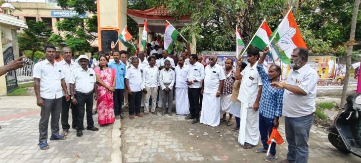 கப்பலோட்டிய தமிழன் வ.உ.சிதம்பரனாருக்கு தூத்துக்குடி காங்கிரஸ் சார்பில் மரியாதை நிறைந்த மலரஞ்சலி!!
