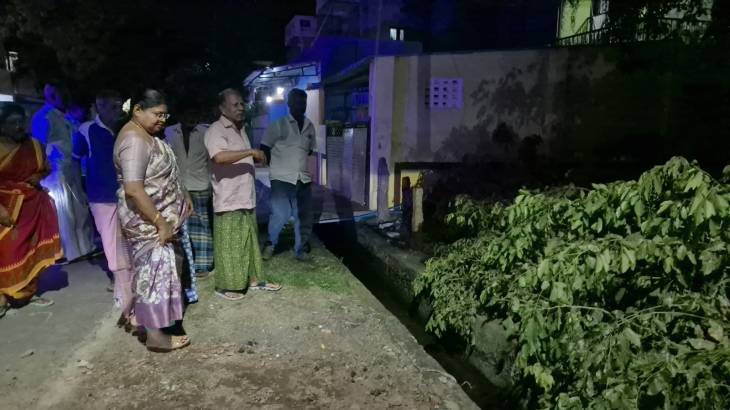 தூத்துக்குடி திமுக ஆட்சியில் ‘ஒவ்வொரு குடும்பத்திலும் நன்மை’ – மழைப் பாதிப்பு பகுதிகளை அமைச்சர் கீதாஜீவன் ஆய்வு!!
