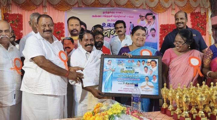 அமைச்சர் கீதா ஜீவன் தலைமையில் உலக மீனவர் தின விழாவில் மாணவச் சாதனையாளர்கள் பாராட்டு – 250 மீனவக் குடும்பங்களுக்கு நலத்திட்ட உதவிகள் வழங்கப்பட்டது!!
