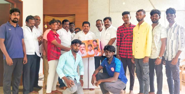“கிரிக்கெட் வீரர்களுக்கு சீருடை வழங்கி ஊக்கமளித்த அமைச்சர் அனிதா ராதாகிருஷ்ணன்”