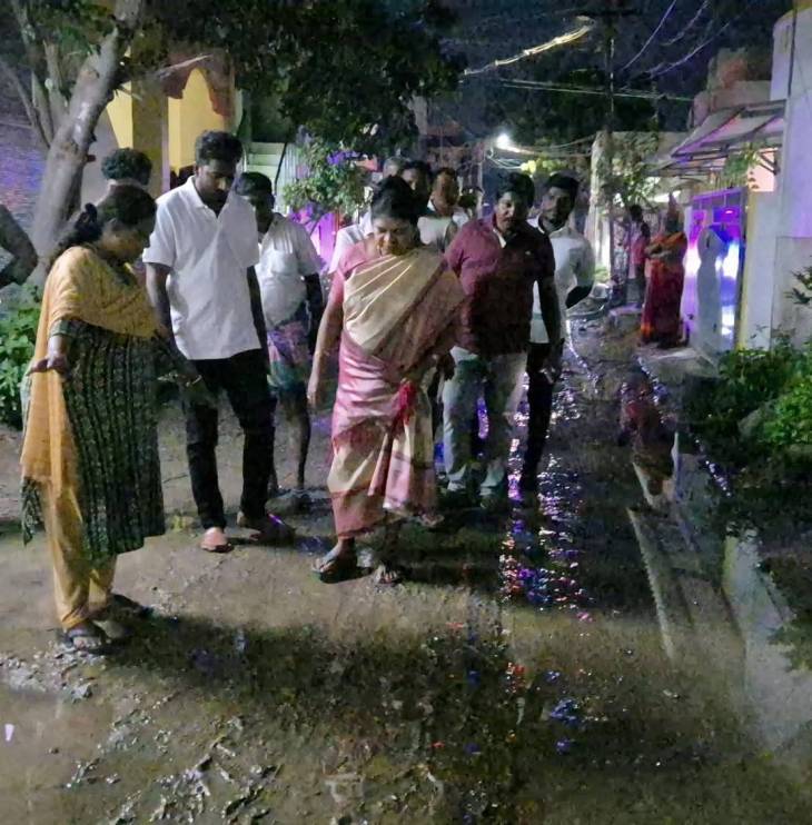 பி & டி காலனி 15-வது தெருவில் மழைநீர் பாதிப்புகள் – அமைச்சர் கீதா ஜீவன் நேரில் ஆய்வு!!
