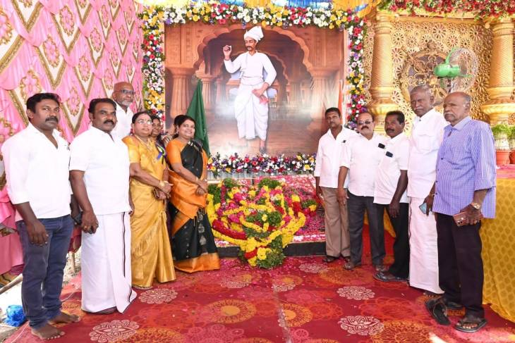 பாண்டியபதி தேர்மாறன் 273வது ஜெயந்தி விழா: நினைவிடத்தில் அமைச்சர் கீதாஜீவன் மலர் தூவி மரியாதை!!
