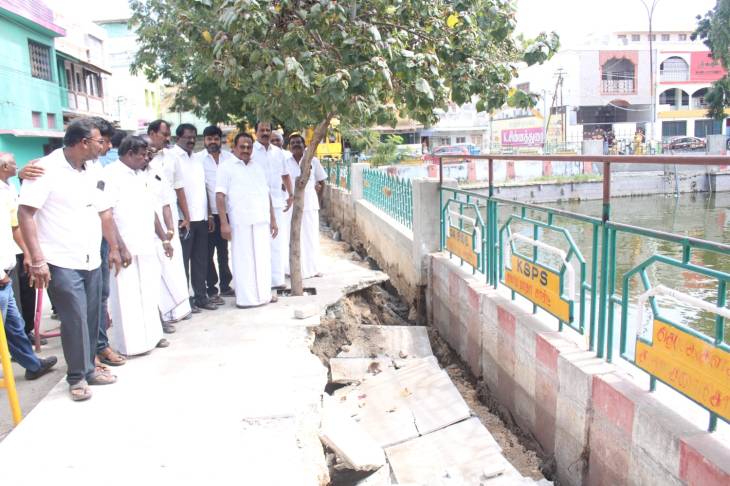 தூத்துக்குடி தெப்பகுளத்தில் திடீர் விரிசல் – தெப்பத்திருவிழாவுக்கு முன் பழமை காக்க சீரமைப்பு அவசியம்: முன்னாள் அமைச்சர் எஸ்.பி.சண்முகநாதன் வலியுறுத்தல்!!