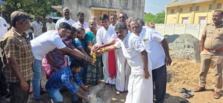 ஒட்டப்பிடாரம் – தருவைக்குளம் கிராமத்தில் 13.20 லட்சம் ரூபாய் மதிப்பீட்டில் நியாய விலைக்கடை கட்டுமானப் பணிகள் தொடக்கம்!!
