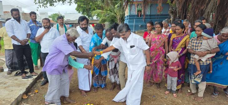 அயிரவன்பட்டியில் 10 லட்சம் மதிப்பீட்டில் பல்நோக்கு கட்டிடம் – எம்.சி.சண்முகையா எம்எல்ஏ அடிக்கல் நாட்டல்!!
