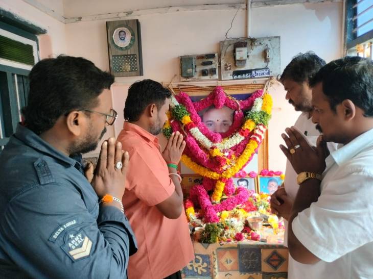 தென்காசி இந்துமுன்னணி நகர தலைவர் குமார்பாண்டியன் 19ஆம் ஆண்டு நினைவு அஞ்சலி – திருஉருவப் படத்திற்கு மாலை அணிவித்து மரியாதை!!
