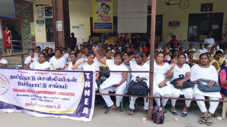 தேர்தல் வாக்குறுதி நிறைவேற்றக் கோரி தொகுப்பூதிய செவிலியர்கள் போராட்டம் தீவிரம் – தூத்துக்குடி அரசு மருத்துவமனையில் மூன்றாவது நாளாக உள்ளிருப்பு போராட்டம்!!