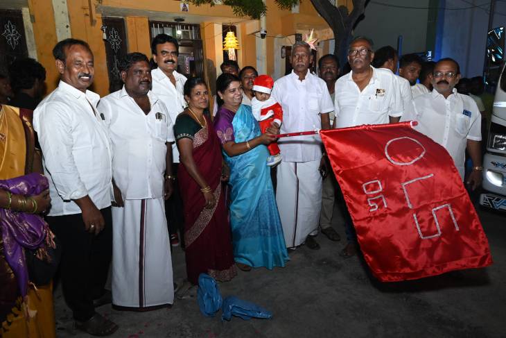 தூத்துக்குடியில் கிறிஸ்துமஸ் உற்சாகம்: பிரம்மாண்ட கேரல் ஊர்வலத்தை அமைச்சர் கீதாஜீவன் தொடங்கி வைத்தார்!!