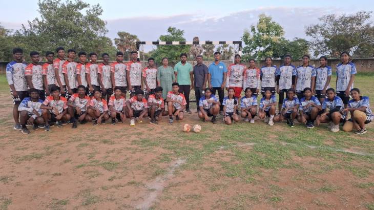 களம் காண கிளம்பும் தூத்துக்குடி U-15 கைப்பந்து படை! மயிலாடுதுறையில் நடைபெறும் மாநில போட்டிக்கு தீவிர பயிற்சியுடன் அனுப்பி வைப்பு!!