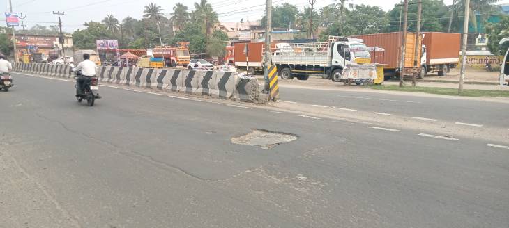“திருநெல்வேலி சாலையில் விபத்து காத்திருக்கும் பள்ளம் – உயிர் காக்க உடனடி நடவடிக்கை தேவை”