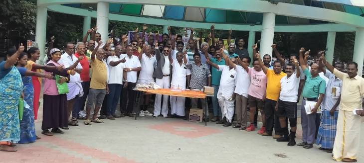 ராஜாஜி பூங்காவில் உற்சாகமான 2026 புத்தாண்டு கொண்டாட்டம் – துப்புரவு பணியாளர்களுக்கு இலவச வேட்டி, சேலை வழங்கி மனிதநேயத்தை வெளிப்படுத்திய நடைப்பயிற்சி நண்பர்கள்!!
