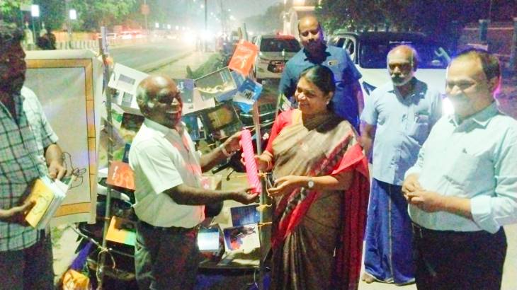 புத்தகங்களோடு புத்தாண்டு: தூத்துக்குடியில் விடிய விடிய வாசிப்பு விழா!!