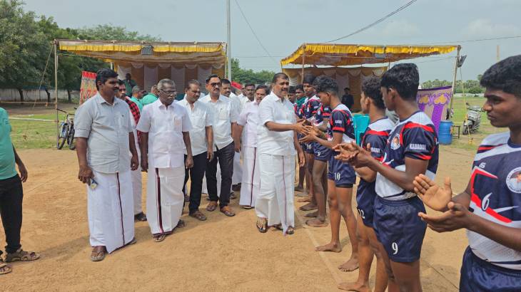 விளாத்திகுளம் அரசு மேல்நிலைப்பள்ளி மைதானத்தில் முதலாம் ஆண்டு கபாடிப் போட்டி – சட்டமன்ற உறுப்பினர் ஜி.வி.மார்கண்டேயன் தொடங்கி வைத்தார்!!