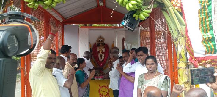 வீரபாண்டிய கட்டபொம்மன் 267வது பிறந்தநாள்: தூத்துக்குடியில் அவரது சிலைக்கு அமைச்சர் கீதாஜீவன் மாலை அணிவித்து மரியாதை!!
