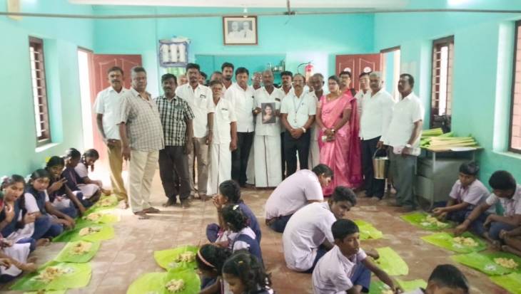 கனிமொழி எம்பி பிறந்தநாளில் செவித்திறன் குறைந்த மாணவர்களுக்கு மதிய உணவு – 44வது வார்டு திமுக மனிதநேய நிகழ்வு!!
