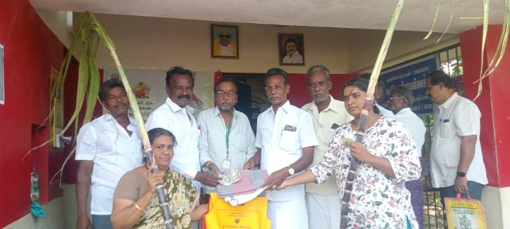 திமுக கவுன்சிலர் ரெங்கசாமி தலைமையில் 3வது வார்டில் வேஷ்டி–சேலைகளுடன் பொங்கல் பரிசு விநியோகம்!!