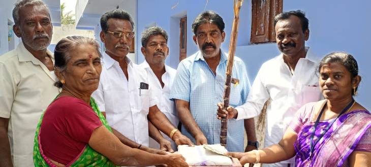 தூத்துக்குடி மாநகராட்சி கவுன்சிலர் ரெங்கசாமி முன்னிலையில் கே.டி.சி. நகரில் பொங்கல் பரிசு – மக்களுடன் மகிழ்ச்சி!!