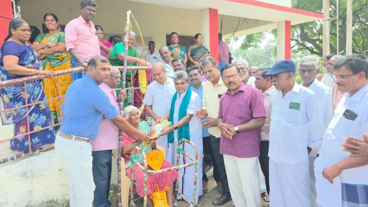 எம்.சி.சண்முகையா எம்எல்ஏ தலைமையில் ஒட்டநத்தத்தில் பொங்கல் பரிசுத் தொகுப்பு வழங்கல்!!