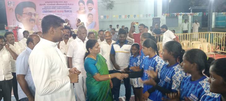 திராவிட பொங்கல் விழா: தூத்துக்குடியில் மாபெரும் மின்னொளி கபாடி போட்டி – அமைச்சர் கீதா ஜீவன் தொடங்கி வைத்தார்!!