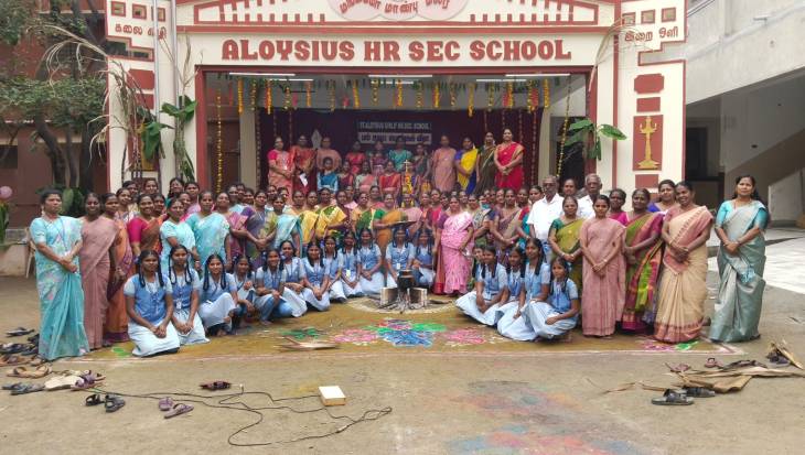 தூத்துக்குடி புனித அலாய்சிஸ் பள்ளியில் மாணவியர்கள் பங்கேற்ற சமத்துவ பொங்கல் விழா – கோலப்போட்டி, கலைநிகழ்ச்சிகள் களைகட்டல்!!