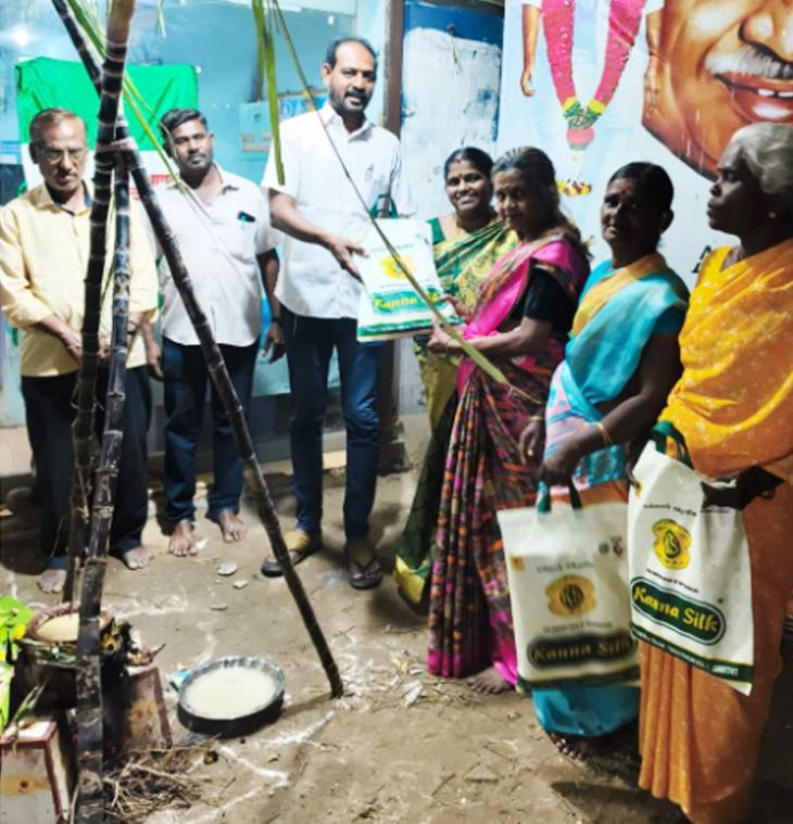 ஐக்கிய ஜனதா தளம் சார்பில் ஏ.பி. தாமரை வெங்கடேசன் தலைமையில் தூத்துக்குடியில் சமத்துவ பொங்கல் - உழவர்களுக்கு புத்தாடை, கரும்பு வழங்கி விழா சிறப்பு!!