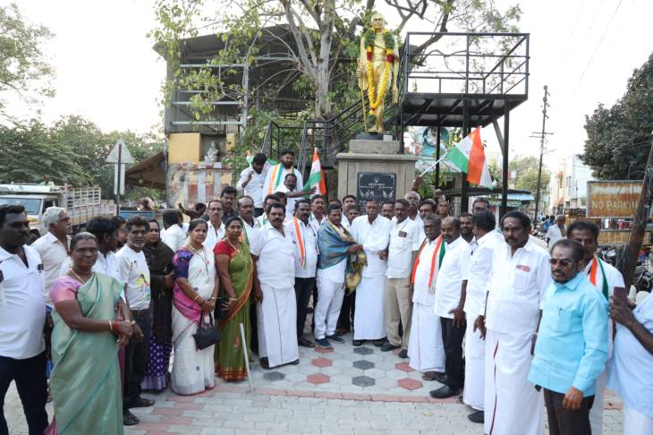 தூத்துக்குடி மாநகர காங்கிரஸ் மாவட்ட தலைவர் எஸ்.எம். சகாயராஜ் பதவியேற்பு முன்னாள் மத்திய அமைச்சர் தனுஷ்கோடி ஆதித்தன் நேரில் வாழ்த்து!!