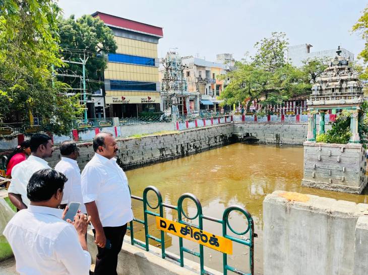 முதல்வர் உத்தரவின் பேரில் தூத்துக்குடியில் சாலை, தெப்பக்குளம் சீரமைப்பு பணிகள் – மேயர் ஜெகன் பெரியசாமி நேரில் ஆய்வு!!