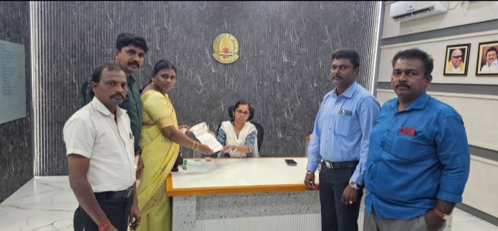 ஸ்டேட் பாங்க் காலனி 60 அடி சாலையில் ஆபத்தான பள்ளங்கள் – உயிர் பாதுகாப்பை கருத்தில் கொண்டு உடனடி நடவடிக்கை எடுக்க மாநகராட்சி ஆணையருக்கு பாஜக வலியுறுத்தல்!!