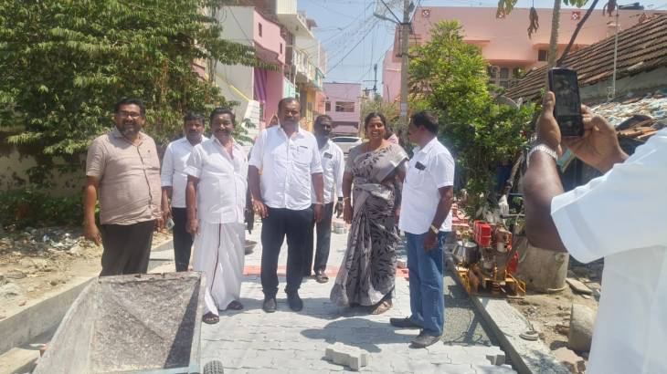 பேவர் பிளாக் சாலை முதல் பணிவேளையிலேயே உணவு வரை – தூத்துக்குடியில் மேயரின் கள ஆய்வு!