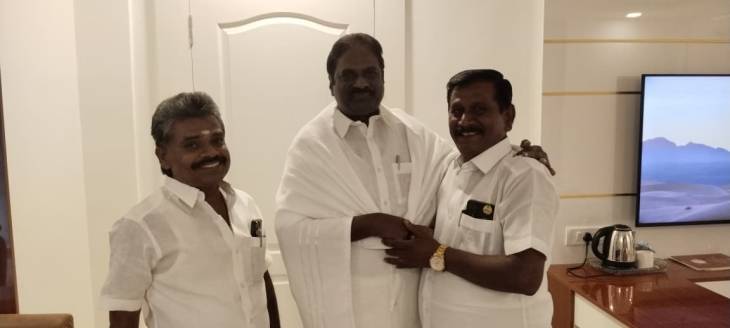 “தமிழ்நாடு தலைகுனியாது” பொதுக்கூட்டத்தில் சிறப்புரை ஆற்ற தூத்துக்குடி வந்த ஏ.கே.எஸ். விஜயனை மரியாதை நிமித்தமாக சந்தித்த ஓட்டப்பிடாரம் சண்முகையா எம்.எல்.ஏ!!