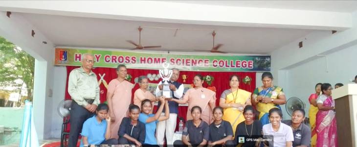 மாணவிகளின் அணிவகுப்புடன் ஹோலி கிராஸ் ஹோம் சயின்ஸ் கல்லூரி விளையாட்டு விழா உற்சாகம்!!