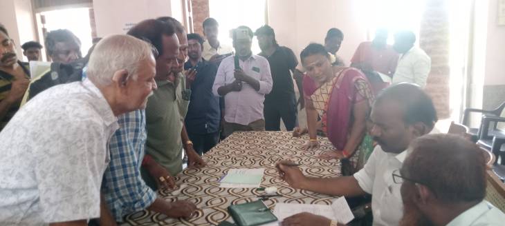 29வது வார்டு எட்டையாபுரம் ரோடு தொடர்ச்சியில் சாலை, தெருவிளக்கு வசதி கோரி மீண்டும் மனு
மேயர் ஜெகன் பெரியசாமி முன்னிலையில் பொதுமக்கள் கோரிக்கை!!