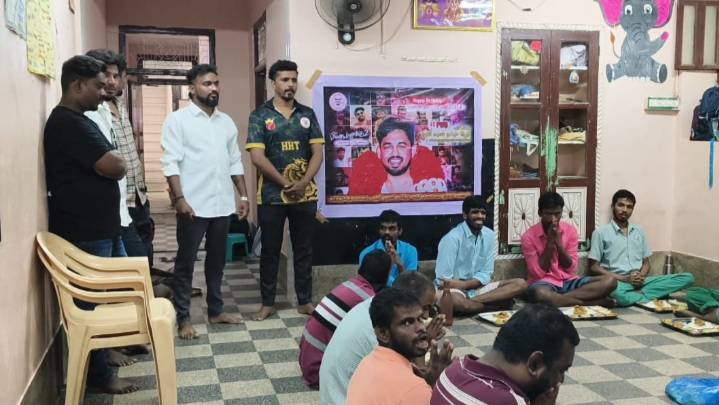 அன்பால் ஆன பிறந்தநாள்:
ஹிப் ஹாப் தமிழா ஆதி பிறந்தநாளில் தூத்துக்குடியில் அன்னதானம்!!
