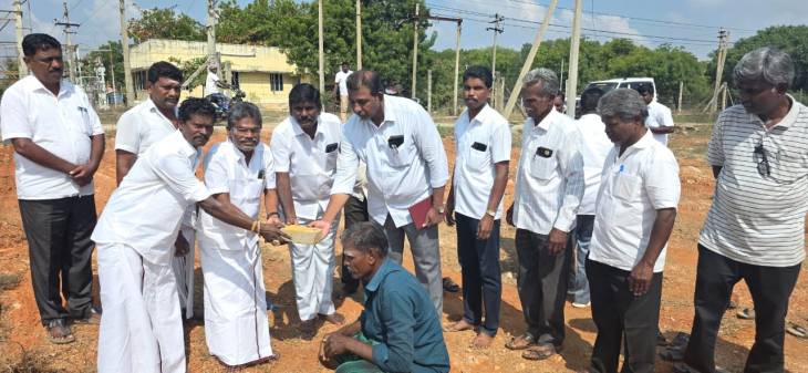 ஒட்டப்பிடாரத்தில் ரூ.85 லட்சம் வளர்ச்சி பணிகள்: எம்.சி. சண்முகையா எம்எல்ஏ அடிக்கல் நாட்டி தொடக்கம்!!