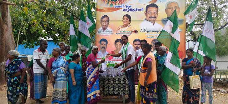மாநில தலைவர் ஏ.பி. தாமரை வெங்கடேசன் தலைமையில் கோவில்பட்டியில் மகளிர் தின நலத்திட்டம் – ஏழை மக்களுக்கு அரிசி, இனிப்பு வழங்கி உதவி!!