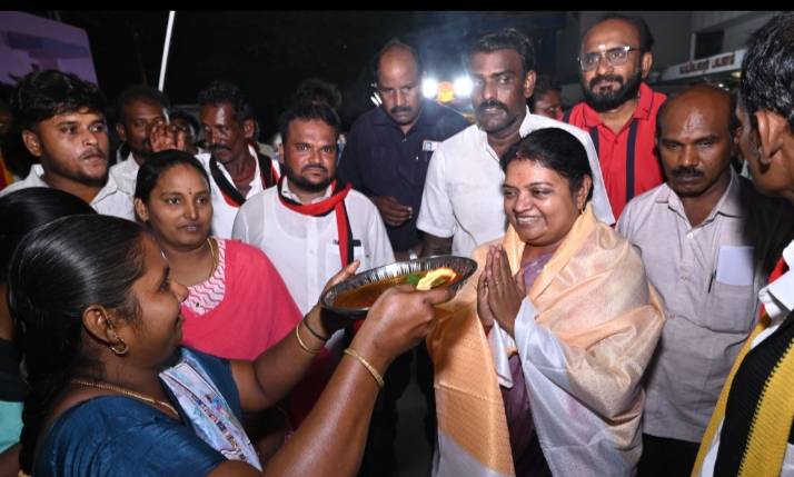 “தூத்துக்குடியில் கதவு தட்டும் பிரச்சாரம்: தெரு தெருவாக கீதாஜீவன் ஆதரவு வேட்டை!”